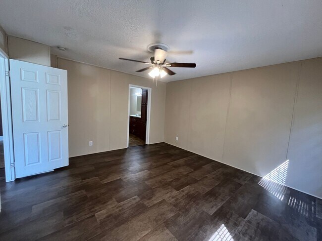 Building Photo - Country Living at it's finest! 4 Bedroom, ...