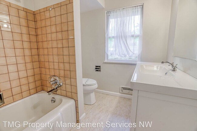 Building Photo - 2 br, 1 bath House - 7635 SW Capitol Hill ...