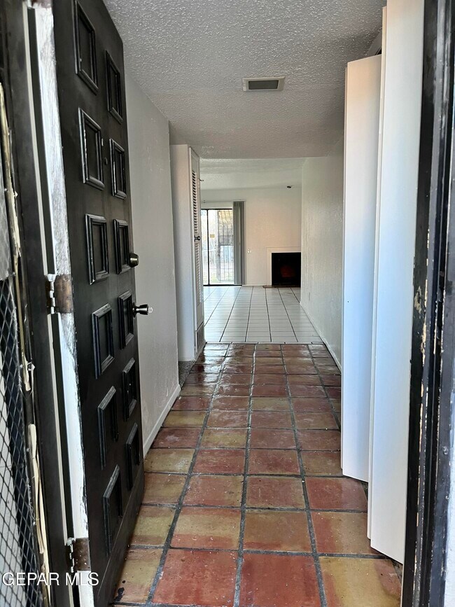 Building Photo - 10418 Ashwood Dr