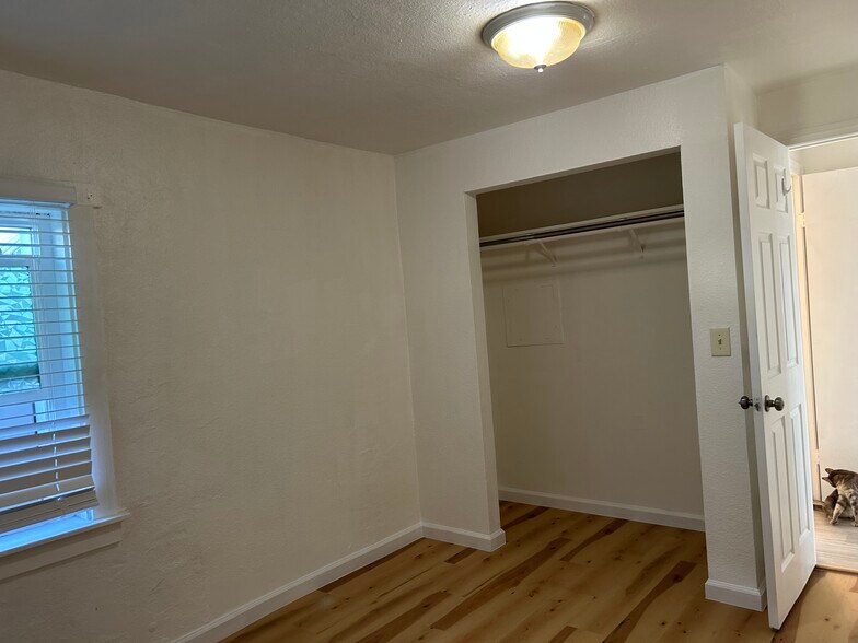 Building Photo - 33141 Case St