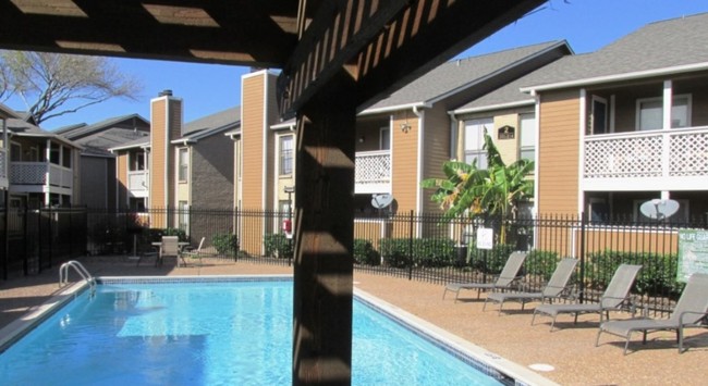 Pool - Glenwood Apartment Homes