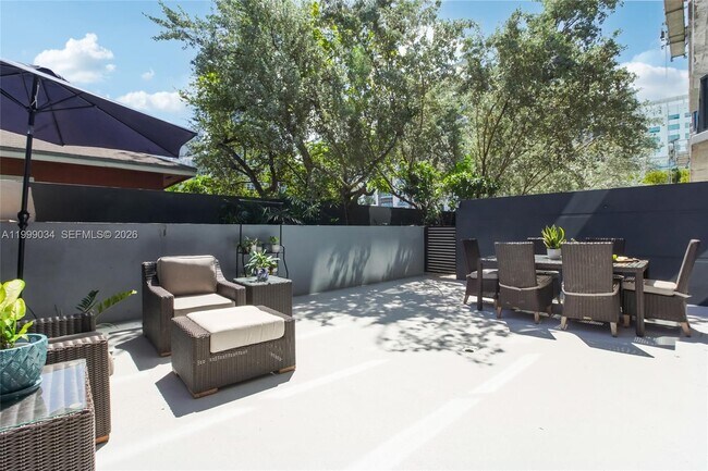 Building Photo - 201 SW 17th Rd