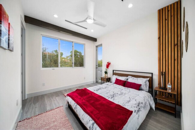 Building Photo - 1621 NE 4th Pl