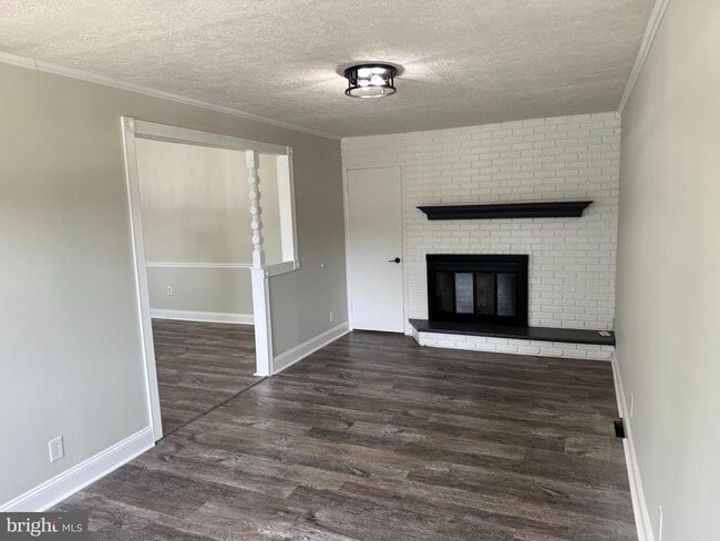 Building Photo - 417 Greenview Dr