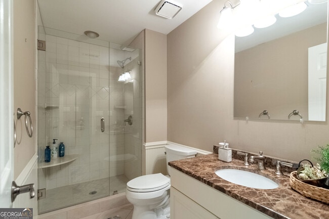 Building Photo - 3850 Glenhurst Dr