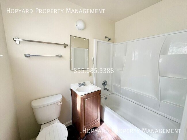 Building Photo - 2146 Sacramento St