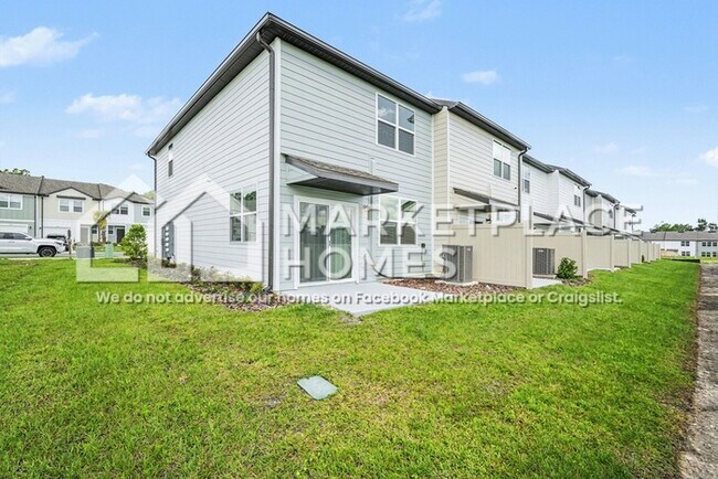 Building Photo - 11890 Sylvia St