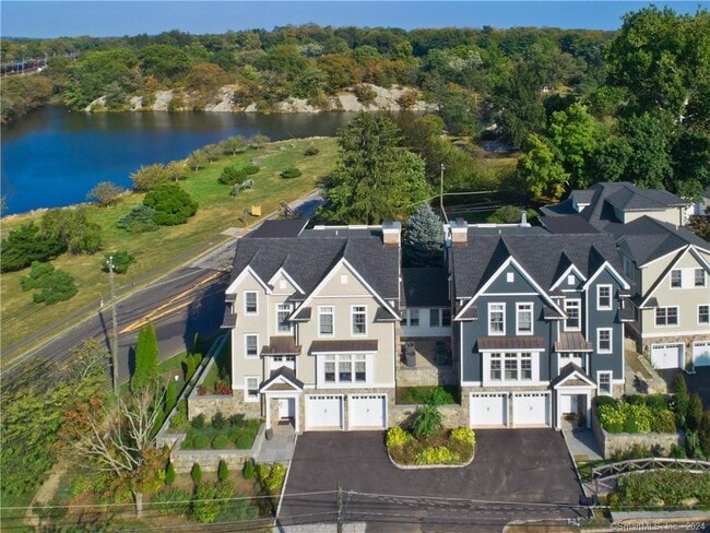 Building Photo - 1 Home Pl