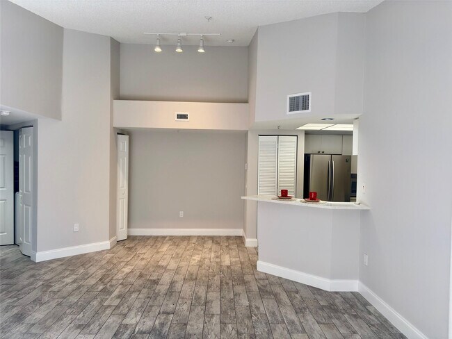 Building Photo - 2119 SE 10th Ave