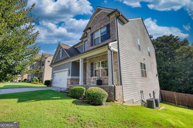 Building Photo - 227 Evergreen Way