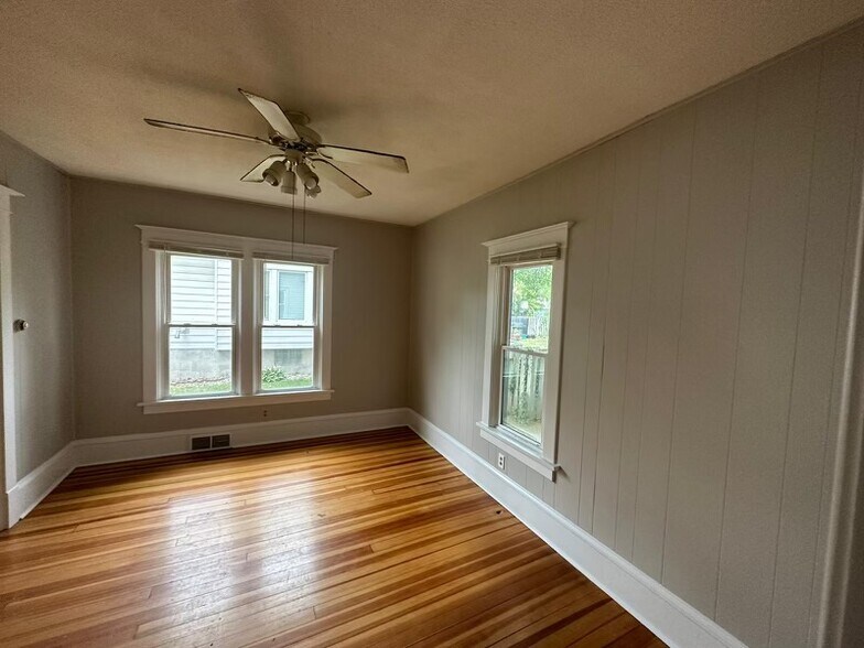 Dining room - 513 3rd Ave SE