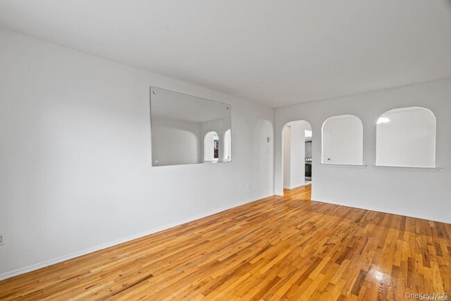 Building Photo - 155-09 Locke Ave