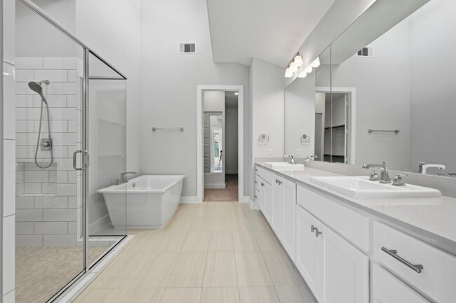 Building Photo - 15822 Pilot Knob Dr