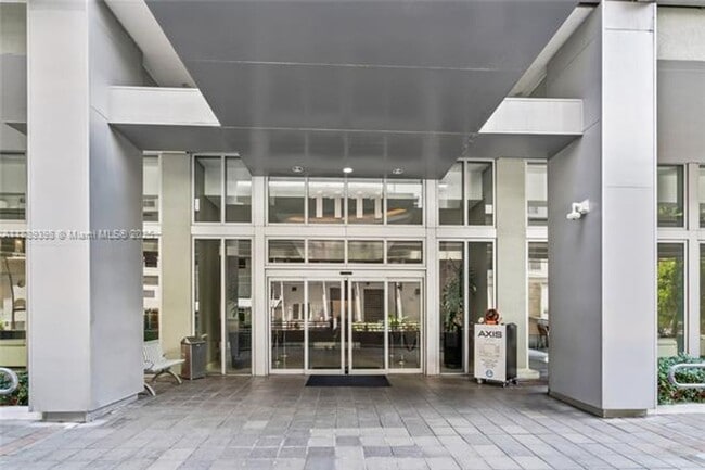 Building Photo - 1111 SW 1st Ave
