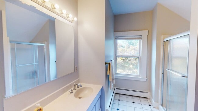 Building Photo - Charming and Spacious 5BD 2.5BA House in Beaver Hills!