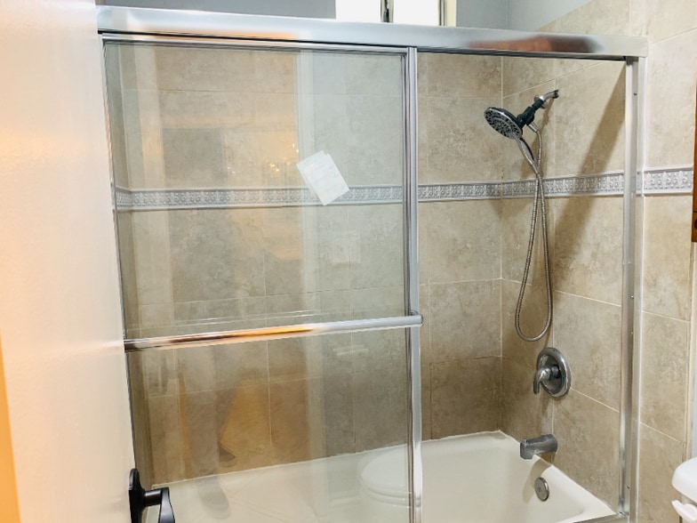 Building Photo - 1040 W MacArthur Blvd