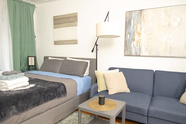 Building Photo - 330 E 74th St