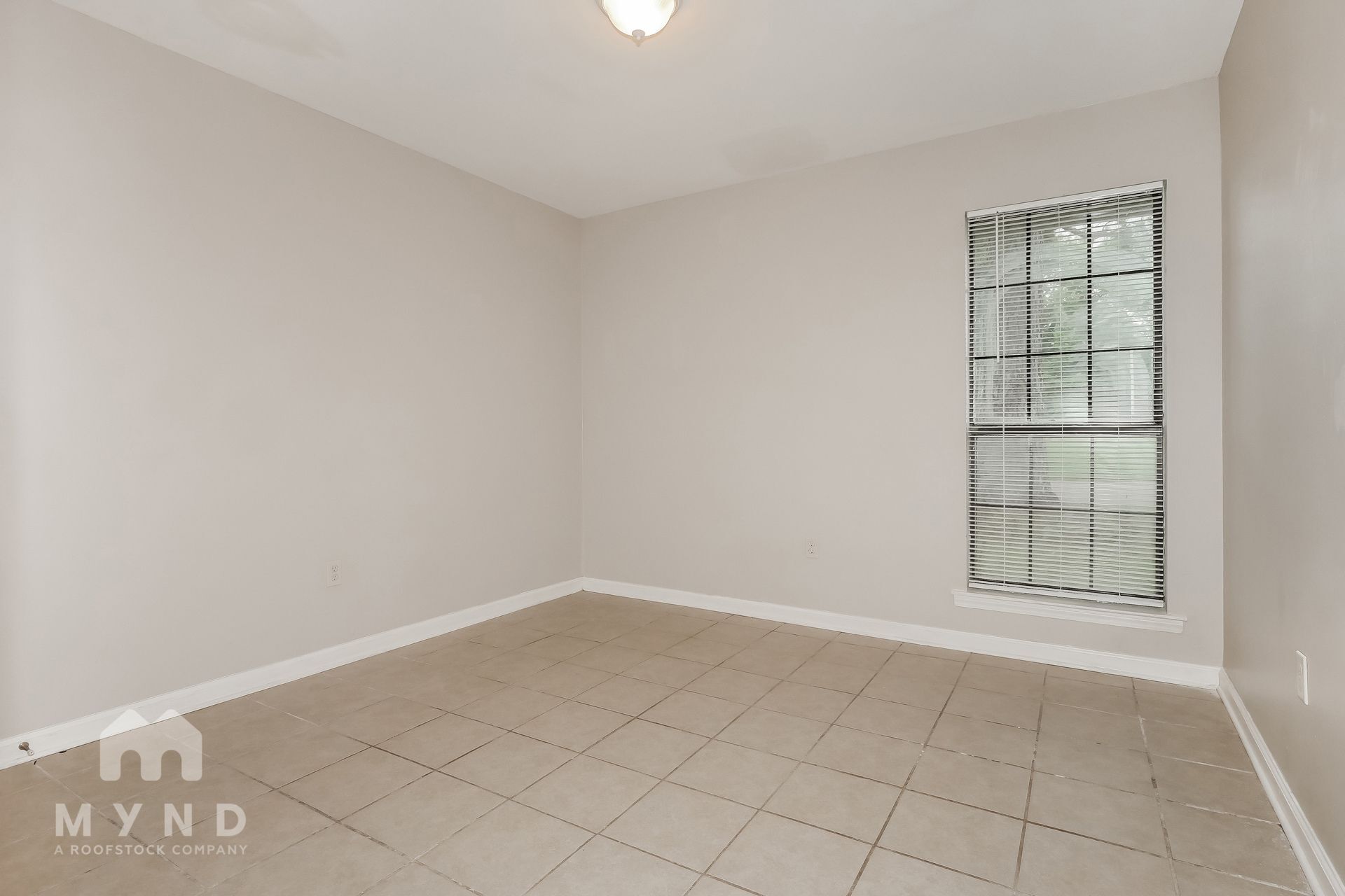 Building Photo - 10571 Chateau Dr
