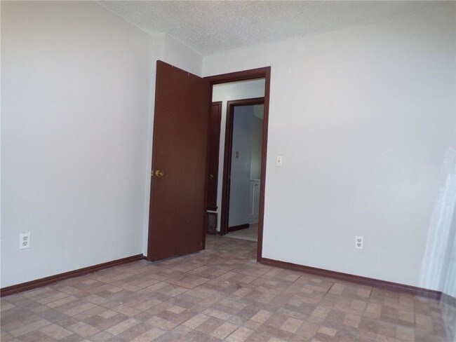 Building Photo - 3061 Overland Dr