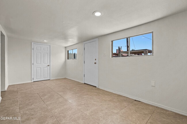 Building Photo - 209 N Seville Dr