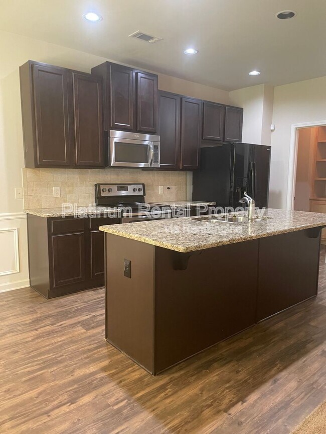 Building Photo - 7350 Silk Tree Pt