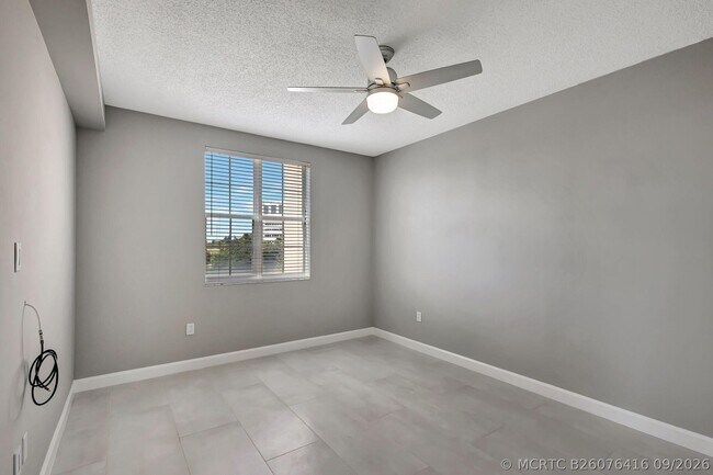 Building Photo - 616 Clearwater Park Rd