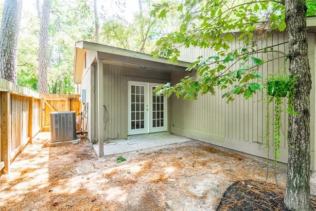Building Photo - 2717 S Millbend Dr