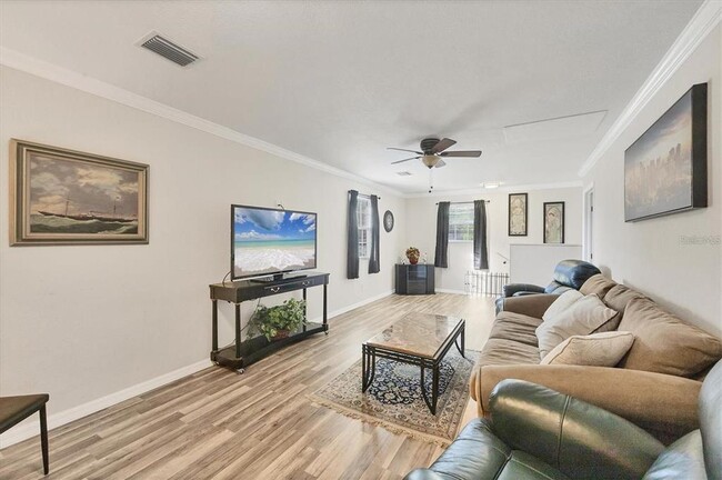 Building Photo - 690 Percheron Cir