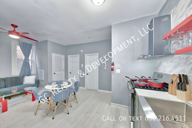 Building Photo - 460 W 28th Pl
