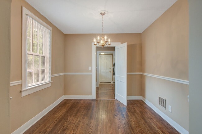 Building Photo - 15 Addlestone Ave