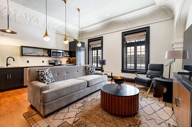 Building Photo - 1011 Canal St