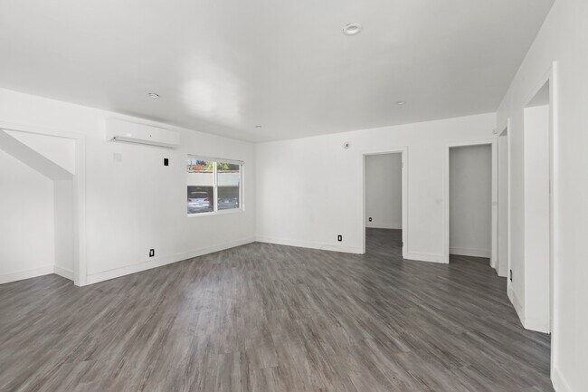 UNIT 1486 available on 9/10/25 - 1486 Silver Lake Blvd.