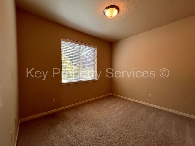 Building Photo - AVAILABLE NOW! Hazel Dell 5 Bedroom Close ...
