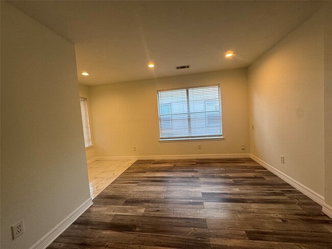 Building Photo - 11927 Mule Springs Dr