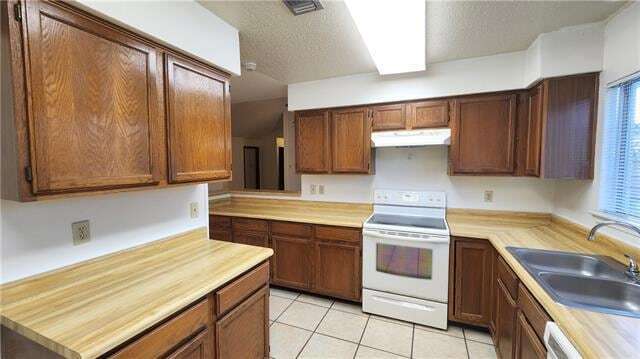 Building Photo - 1909 Killington Dr