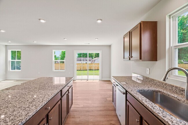Building Photo - Beautiful White House Home | Granite Counters, Gas Range & One-Level Living