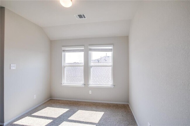 Building Photo - 226 Trailside Ln