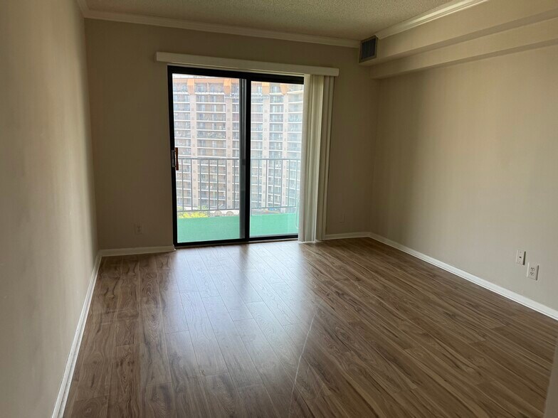 Building Photo - 21139 Valley Forge Cir