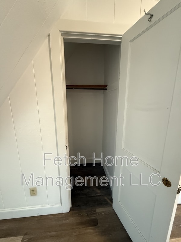 Building Photo - 825 Church St