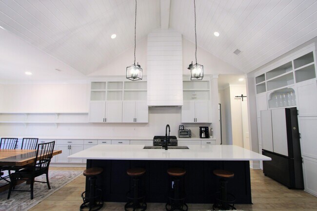 Building Photo - 3116 Pinot Way