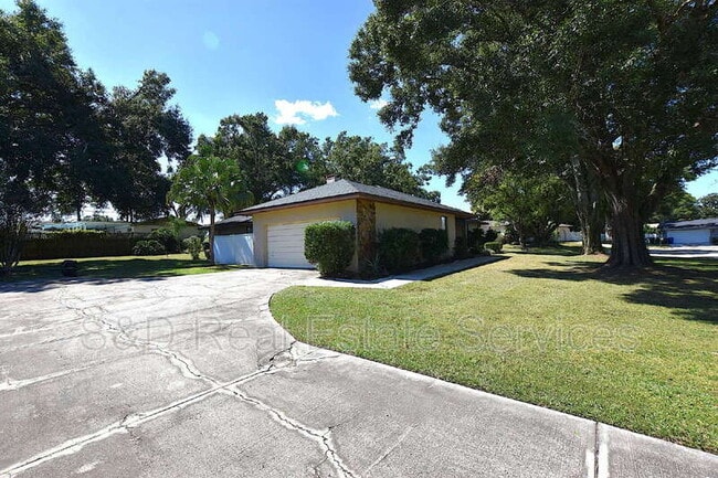 Building Photo - 1715 High Point Dr