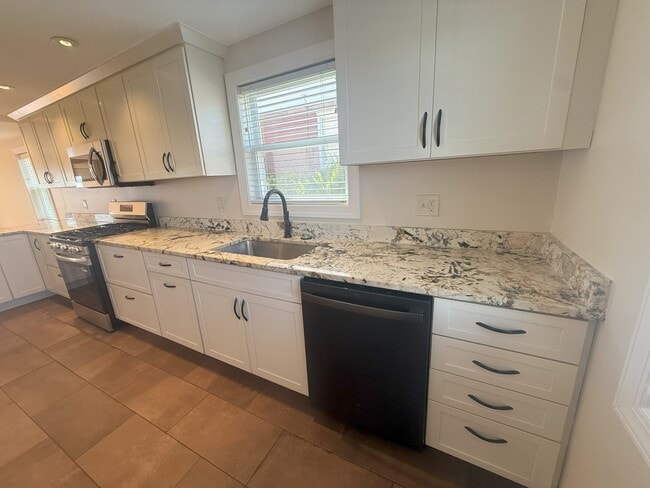 Building Photo - 1430 Simona Dr