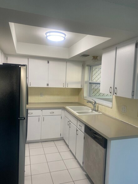 Building Photo - 3000 St John Dr