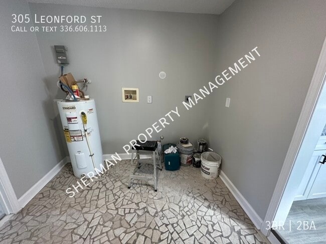 Building Photo - 305 Leonford St