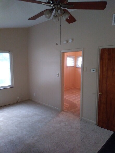 Building Photo - 581 O Connor Ave