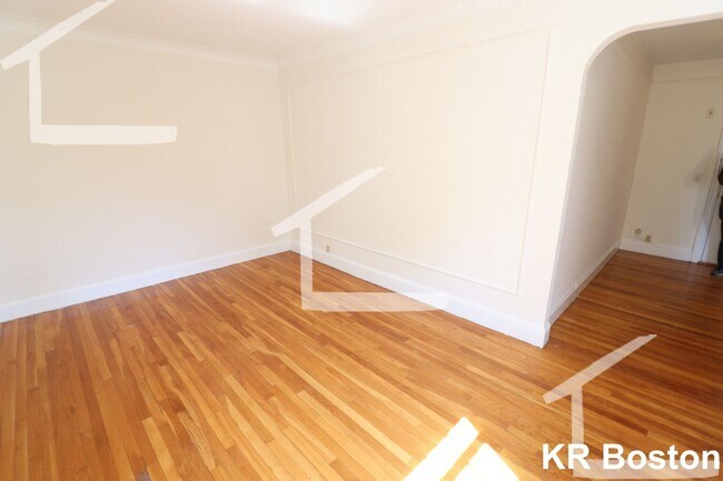 Building Photo - Beautiful 1Br/1Bth apartment! Heat/Hot Water inc.  Must see!