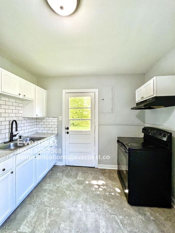 Building Photo - 2903 Creighton Rd