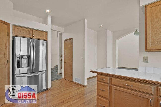 Building Photo - Beautiful home with views of Pikes Peak!
