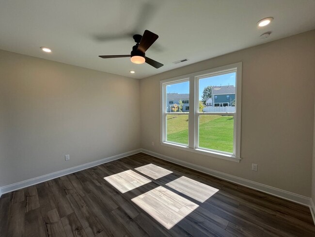 Building Photo - Stunning 5BD, 4.5BA Knightdale Home with Spacious Open Interior, Bonus Loft, and Modern Upgrades ...