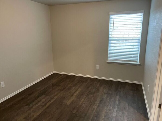 Building Photo - Get an A+ in Savings! | $500 Move-In Credit on a 4-Bed, 2.5-Bath Home in Saint Hedwig